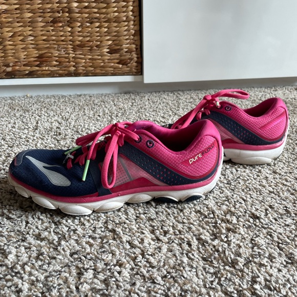 Women’s Brooks running shoes. - Picture 1 of 5